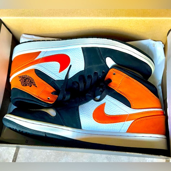 BLK/ORANGE AIR 1 JORDANS MID SZ 10.5 - Picture 1 of 6